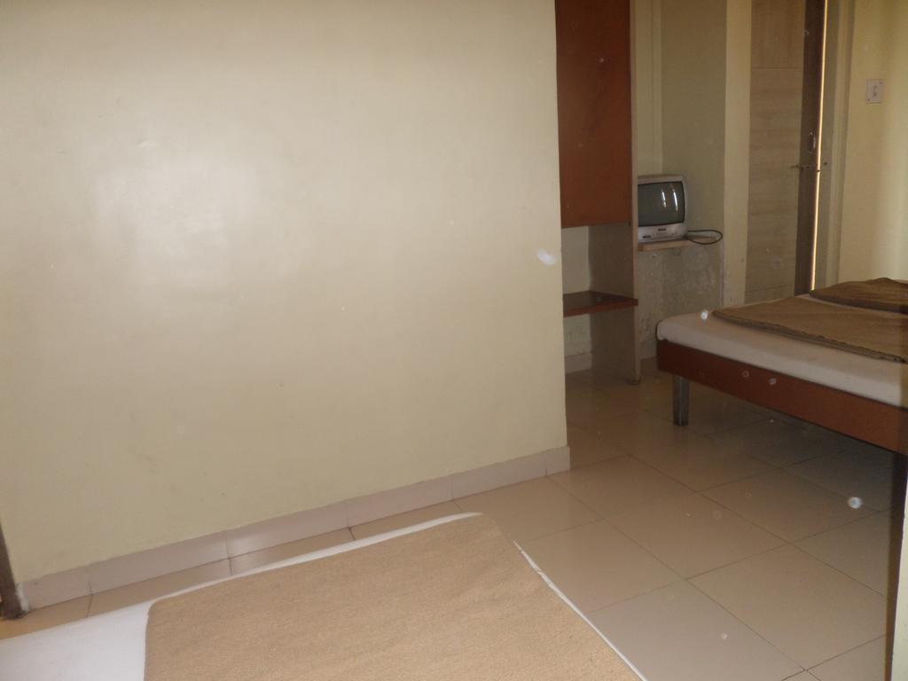Hotel Sai Ratna ナーシク エクステリア 写真