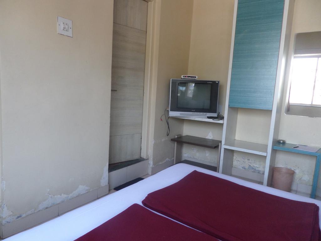 Hotel Sai Ratna ナーシク エクステリア 写真