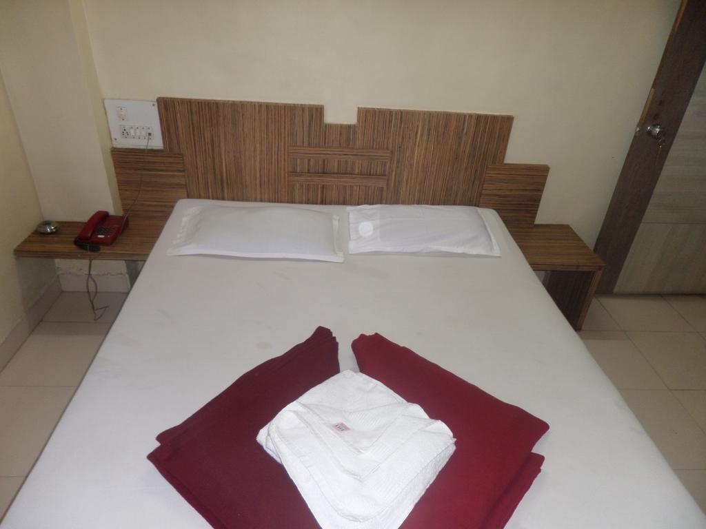 Hotel Sai Ratna ナーシク 部屋 写真