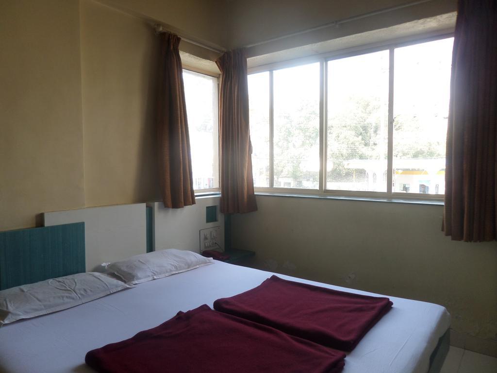 Hotel Sai Ratna ナーシク エクステリア 写真