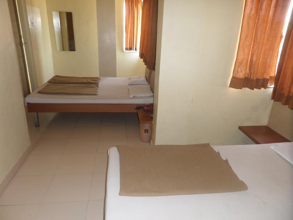 Hotel Sai Ratna ナーシク エクステリア 写真