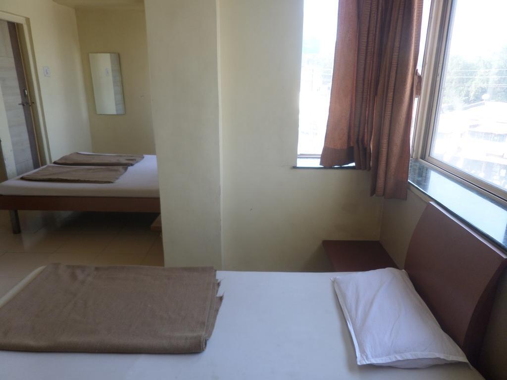 Hotel Sai Ratna ナーシク エクステリア 写真